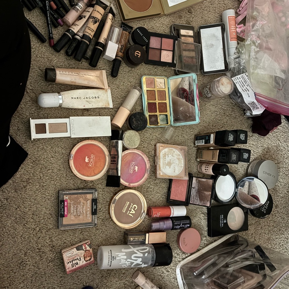 A lot of Makeup